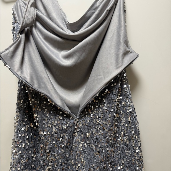 New One Shoulder Body-con Sleeveless Grey Sequence Short Dress. Size Large. - Picture 10 of 16